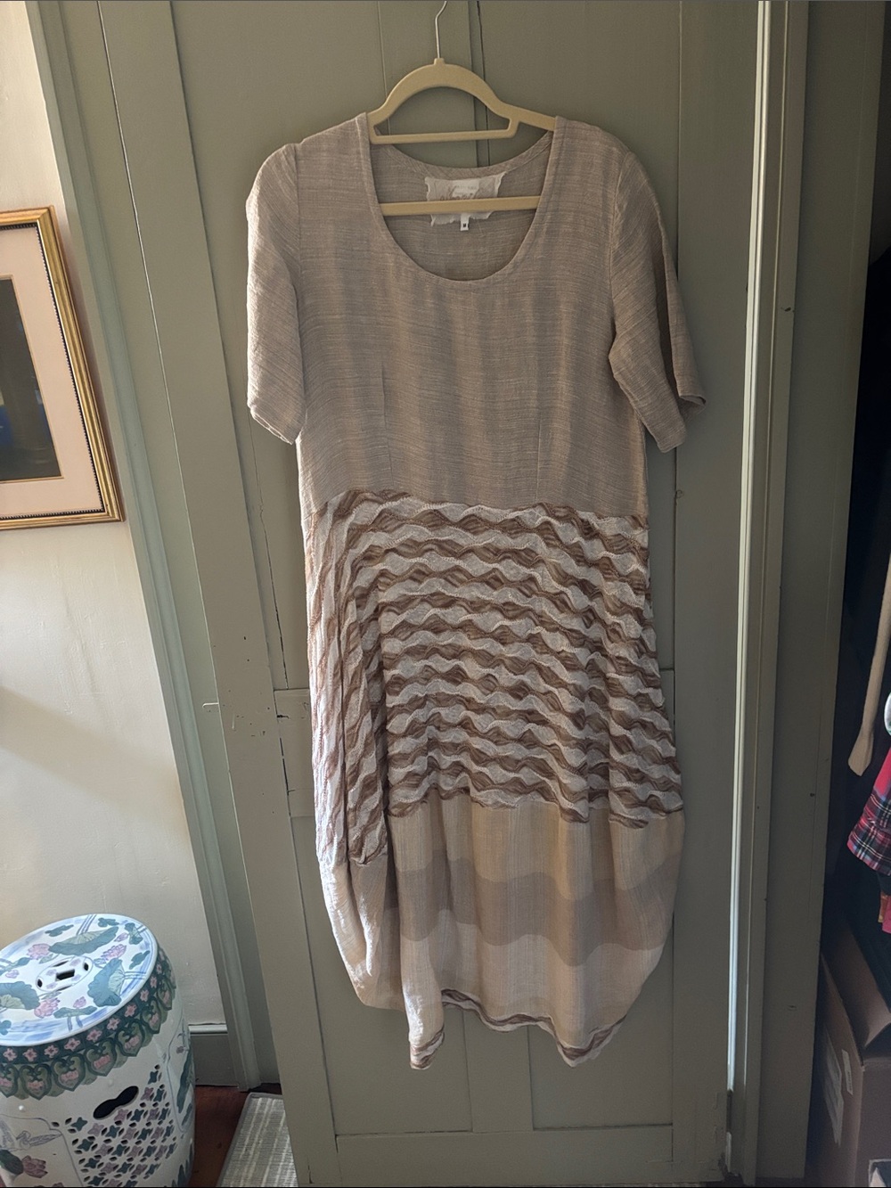 Beige Wave-Detail Short Sleeve Women's Top